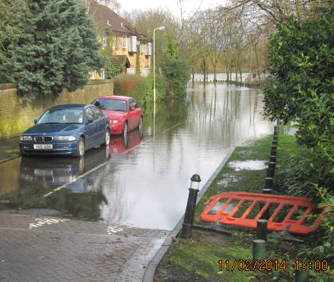 Albany Park, Colnbrook with floodwater in 2014