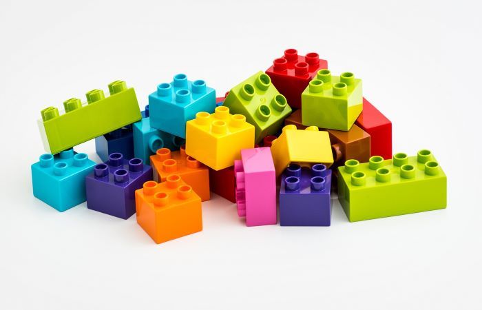 Tuesday Duplo session at Cippenham library – Slough Borough Council